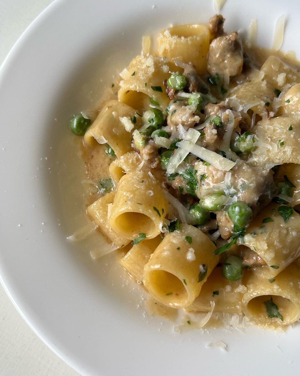FormaRestaurant's tweet photo. Our MEZZE MANICHE is to die for! 

pasta with sausages, peas, light cream &amp; parmigiano cheese, deglazed with bourbon

__________________________________
HAPPY HOUR 4PM to 8PM
BRUNCH // Sat and Sun // 11AM to 3PM

📍 Forma Venice https://t.co/8GOFamfRSb