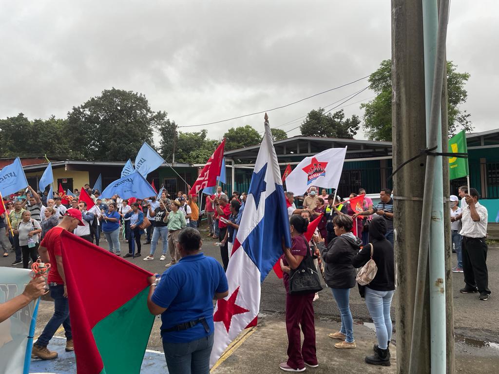 conusiCh_B's tweet photo. Participación en la marcha de los frente de masa de  CONUSI ..FRENADESO...SUNTRACS....UIC...con ANFACSS...del hospital Regional hasta  la defensoria del pueblo en David - Chiriquí.... https://t.co/kvacBah19b