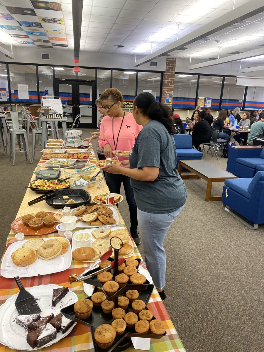 HumbleISD_AMS's tweet photo. Shout out to Mr. &amp; Mrs. Koehler for treating the staff to our annual “Thankful for You” meal.  #AtascaTigers #BuildingCommunity #TigerStrong https://t.co/3fESjSxUzT