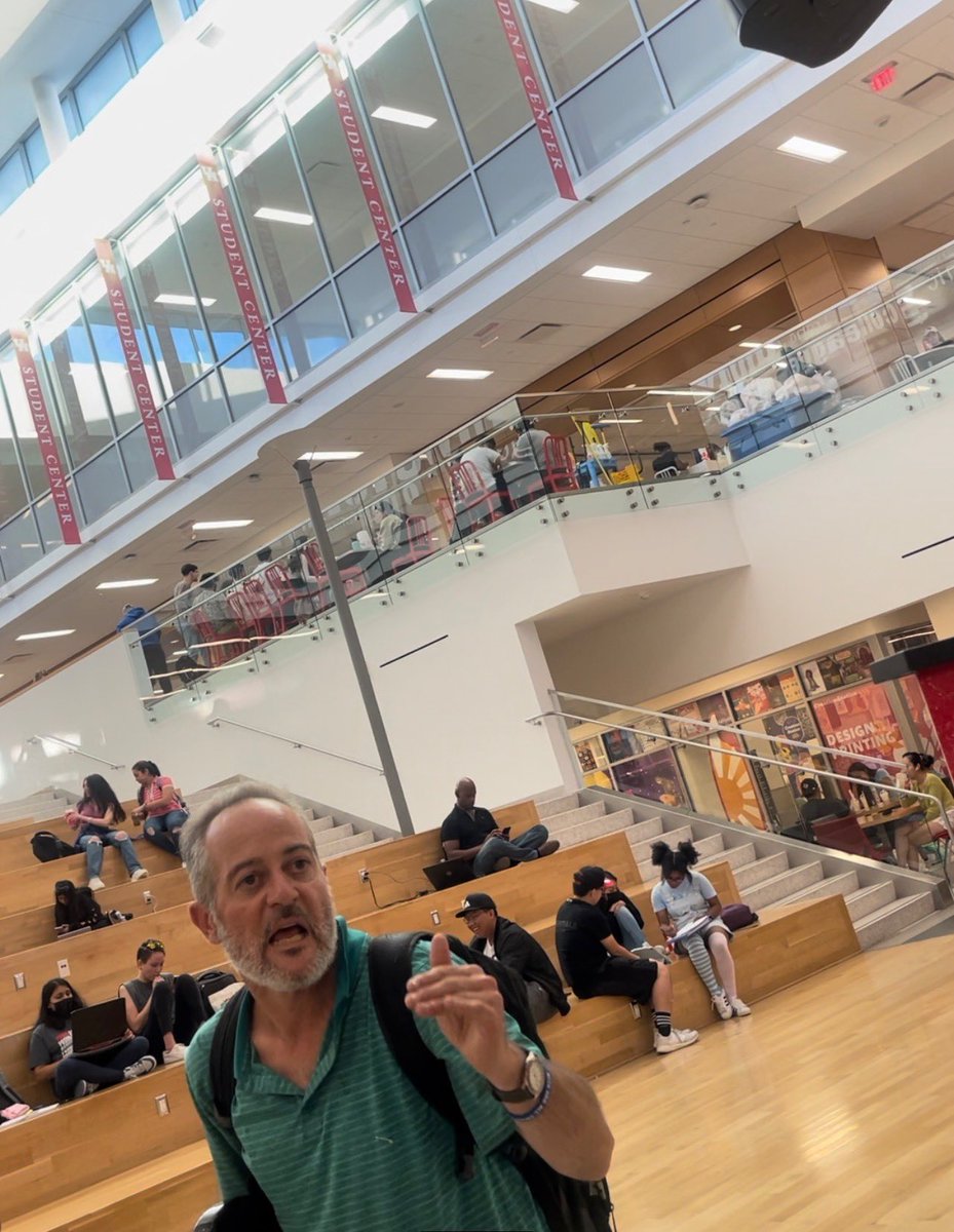 MonieDaisy's tweet image. Hi everyone !  
I just came on here to talk about an incident that occurred at the University of Houston today. I kindly ask if you could please read, share, and sign this petition so change can be made. 
WE NEED MORE SECURITY/POLICE ON OUR CAMPUS!!!

chng.it/MGbp28gVNb