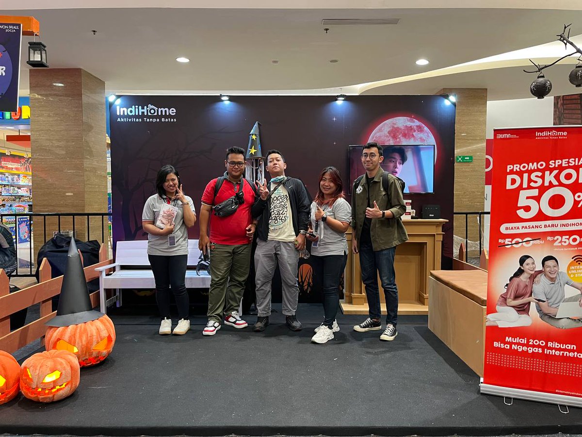 YogyaIndihome's tweet image. Siapa yang udah mampir ke booth IndiHome di Catchplay+ Spooktober Festival Pakuwon Mall Yogyakarta nih? Masih ada empat hari lagi Sob! Jangan lupa mampir yaa kita seru seruan bareng🥰

#IndiHome #Catchplay #Spooktober #AktivitasTanpaBatas