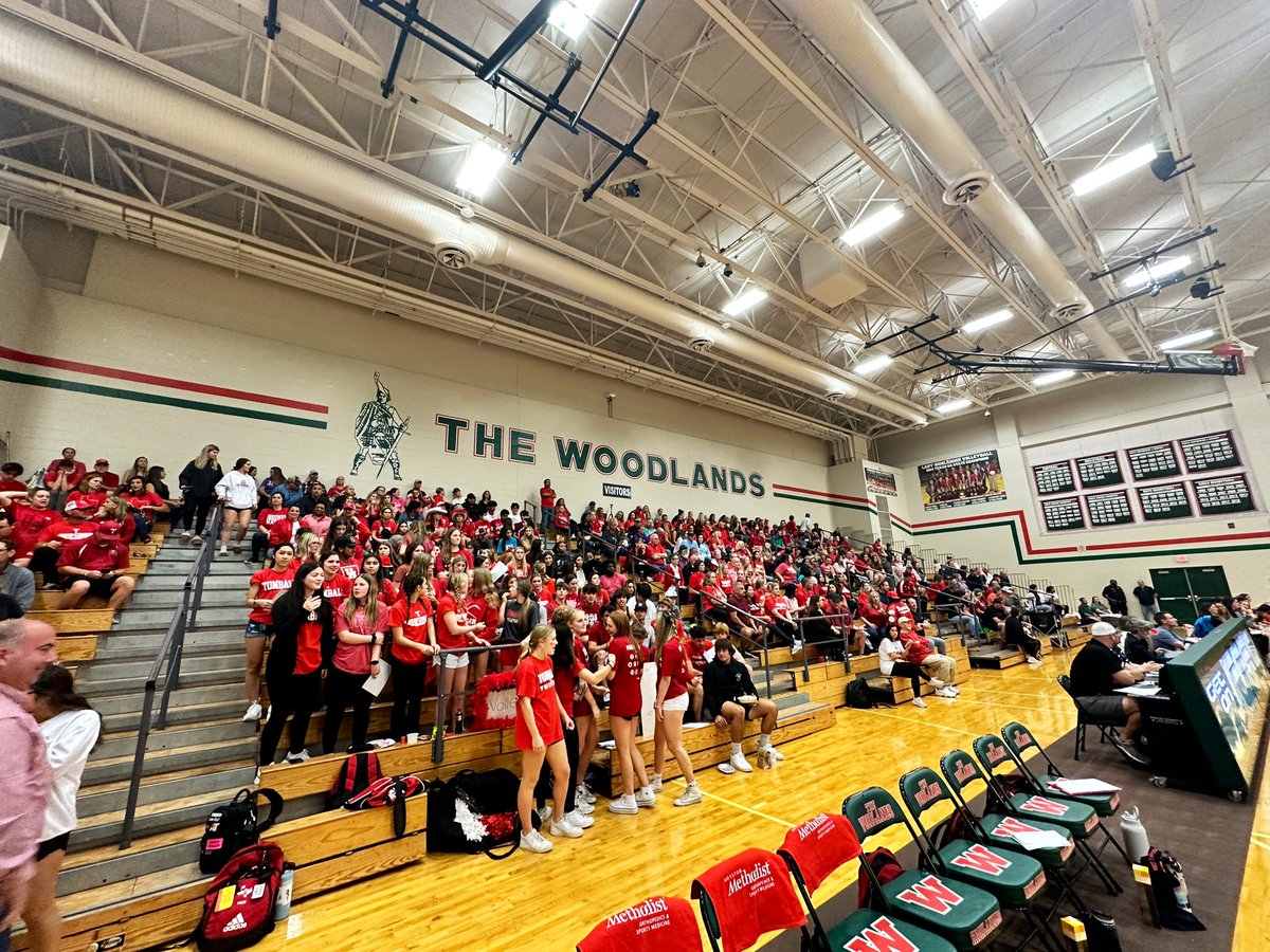THSCougarsVB's tweet photo. Coogs came up short in 5 with a final score of 13-15 in the last set. No one expected a thing from us &amp; until the very end we had the Highlanders on the edge of their seats struggling to earn a point. So proud of this team. Thank you for packing the stands! We appreciate you all. https://t.co/EpBBDkvudW