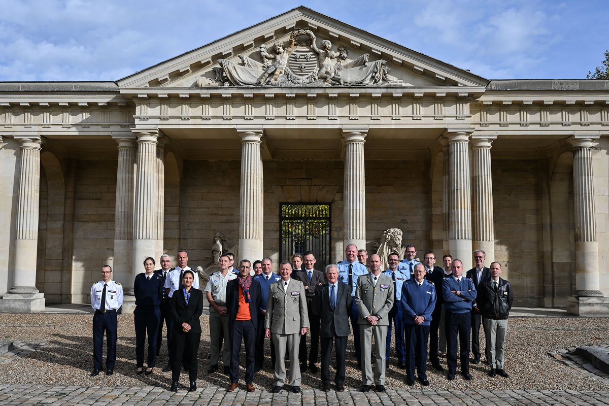 Général Hervé de Courrèges tweet media