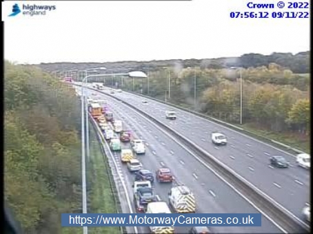 MotorwayCameras's tweet photo. #M25 Clockwise is CLOSED between J26 (Waltham Abbey / Loughton) and J27 (M11 J6 / Epping) due to an incident - We have no estimated time for re-opening - Latest @ https://t.co/SwbVYNWJCc https://t.co/K6MRVyJy40