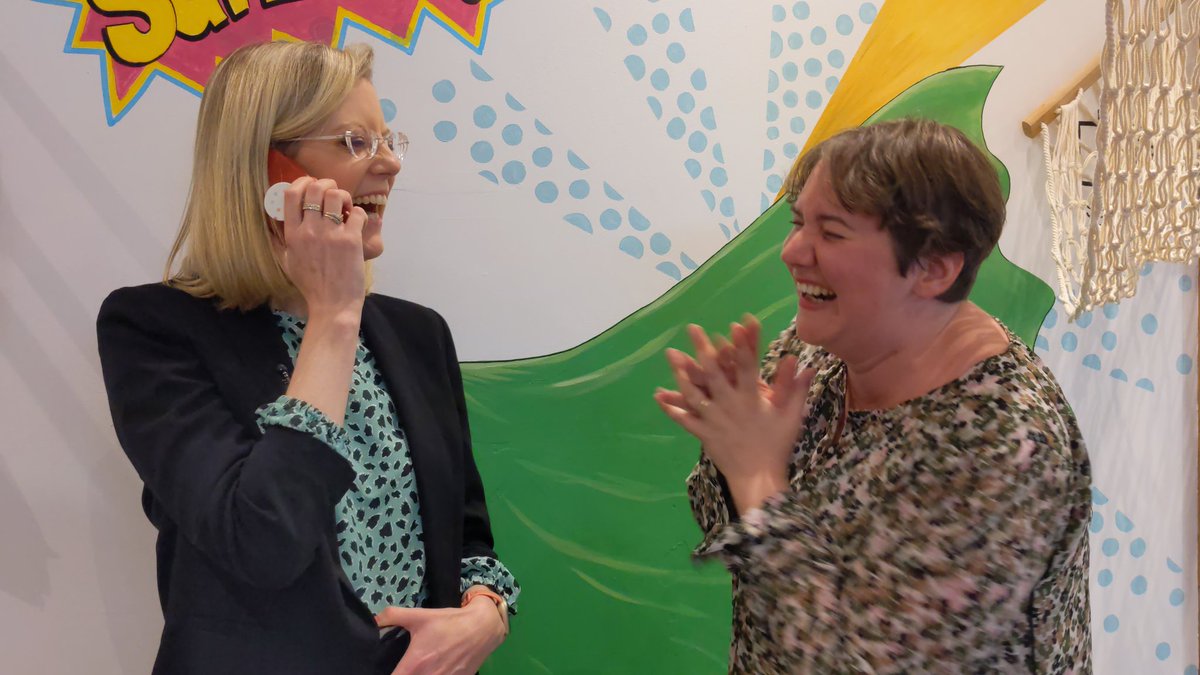 #NewsFlash Tune into ITN News &amp; Weather at 6pm TONIGHT (Wed 9th Nov)!! 

The "Worrier to Warrior" piece we filmed with the wonderful Sally Williams at the Hub and at my home will be aired! 

Let News &amp; Weather teams know you want to see more positive #ClimateAction stories.