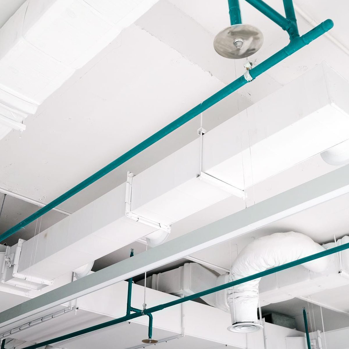 #Sprinkleranlagen sind ab einer #Regalhöhe von 7,5 m vorgeschrieben. Es existieren viele Normen und Richtlinien auch für den #Brandschutz eingesetzter #Kunststoffboxen (FM Global und VdS).
bito.com/de-de/fachwiss…