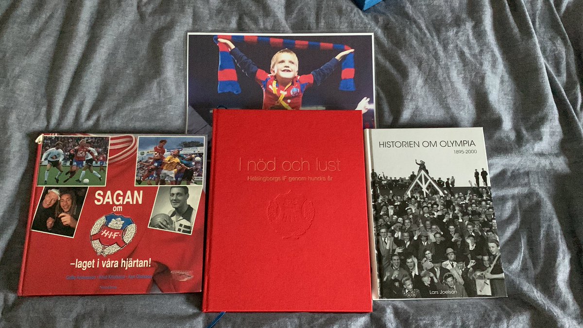 perra256's tweet photo. @D1hbg Här har vi lite av dem ”unika” sakerna jag har hemma. Bild från sm guld firandet, boken i mitten är en av 250 exemplar https://t.co/2QnueeZZrm