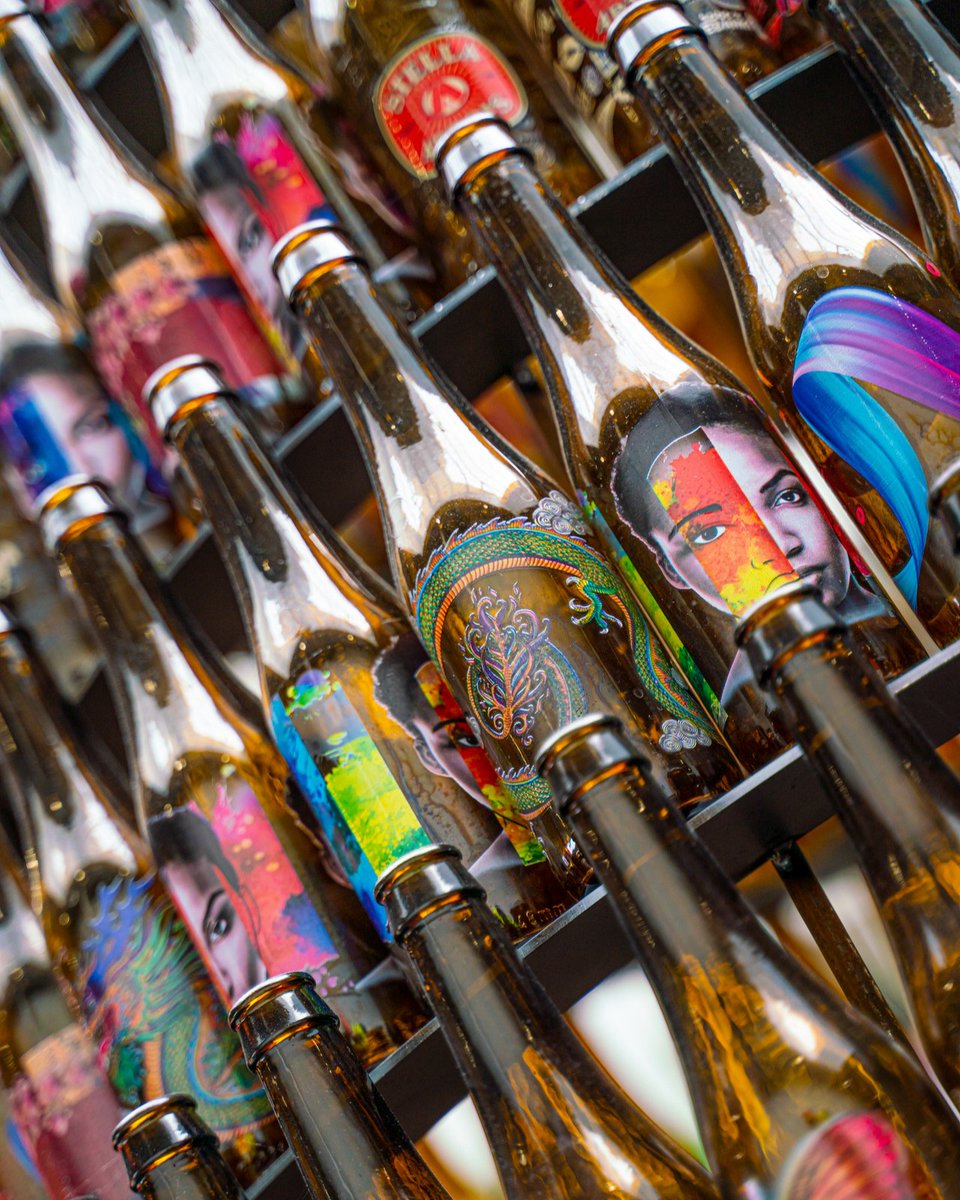 KronesAG's tweet photo. Let your creativity run wild with our #DecoType!π¨ This machine allows you to change the label designs at the push of a button, even for a limited number of containers! This way, nothing can stop you from creating your special edition design! #Krones #KronesAG #GermanBlingBling https://t.co/4EyoxoQYzt