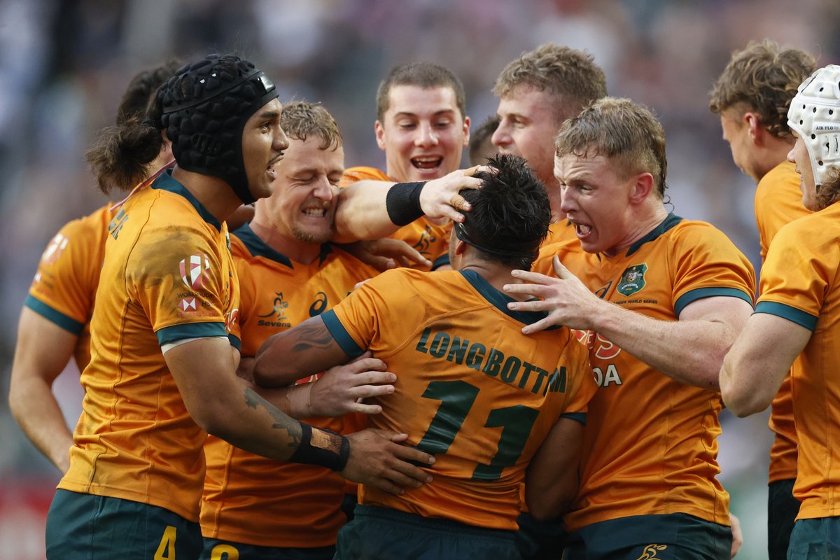 HSBC_Sport's tweet image. Bringing the band back together. 🤝

@OfficialHK7s  it was a pleasure to be back, for an incredible start to the men’s 2023 series.

#HSBC7s #HK7s #OurHK7s #Rugby7s @WorldRugby7s