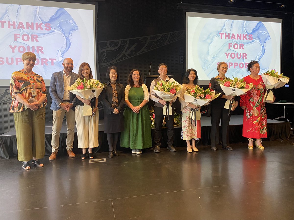 WorldPeaceHaNa's tweet photo. I went to the party of exhibition and I had a speech. I was deeply moved by such a fantastic experience. For someone like me, who has studied Japanese painting, I am overcome with happiness because I was able to introduce Japanese art. A day like this will come.#Christchurch https://t.co/EJpF1snhWM