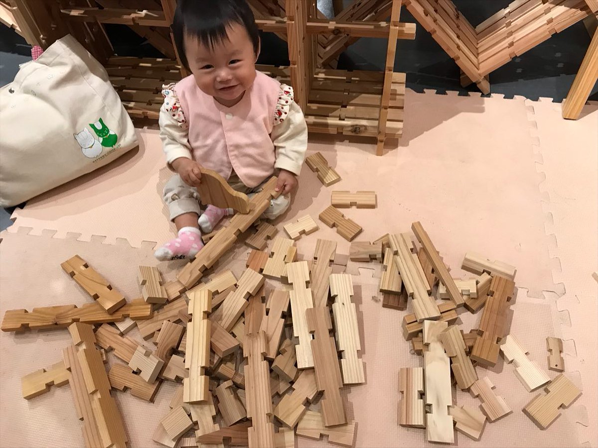 karooyajinokai's tweet photo. 丸由百貨店5階プレイヤーズマーケットで組手什展示してます🌲

つみ木で遊ぼうコーナーあります。
つみ木サンプルお持ち帰り頂けます🟫

11月,12月,1月
営業時間:11時〜17時
定休日:不定休

#組手什 #山陰三ッ星マーケット #oyou #丸由百貨店 #スマホスタンド #おかえりモネ #プレイヤーズマーケット https://t.co/RghFQdUYL8