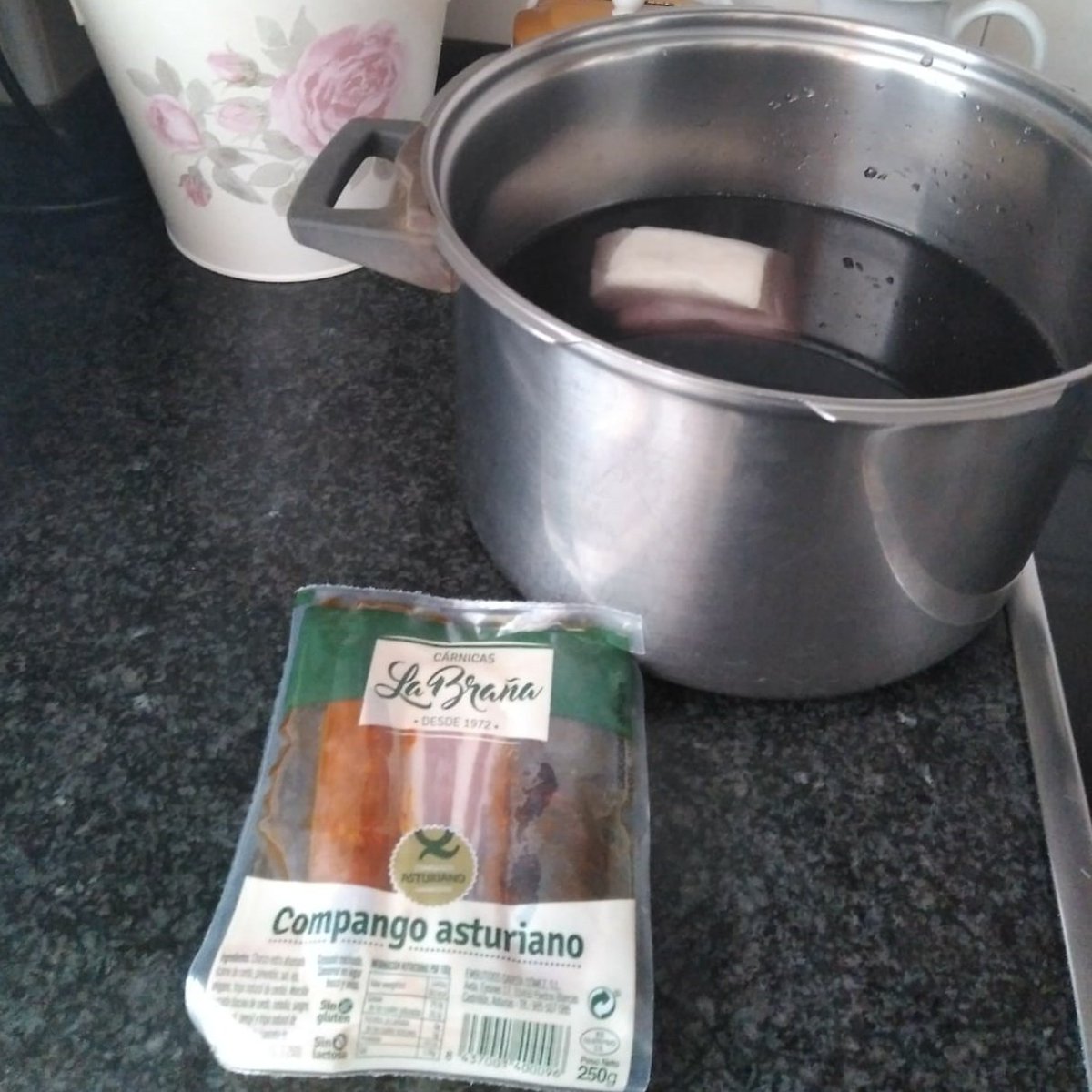 carnicaslabrana's tweet photo. Estamos en temporada ideal para dar un buen uso a la pota, ¿qué preparamos hoy?
▪ Una fabada
▪ Unas Berzas
▪ Otro cocido...
#carnicas #compango #fabada https://t.co/D4n4brMAao