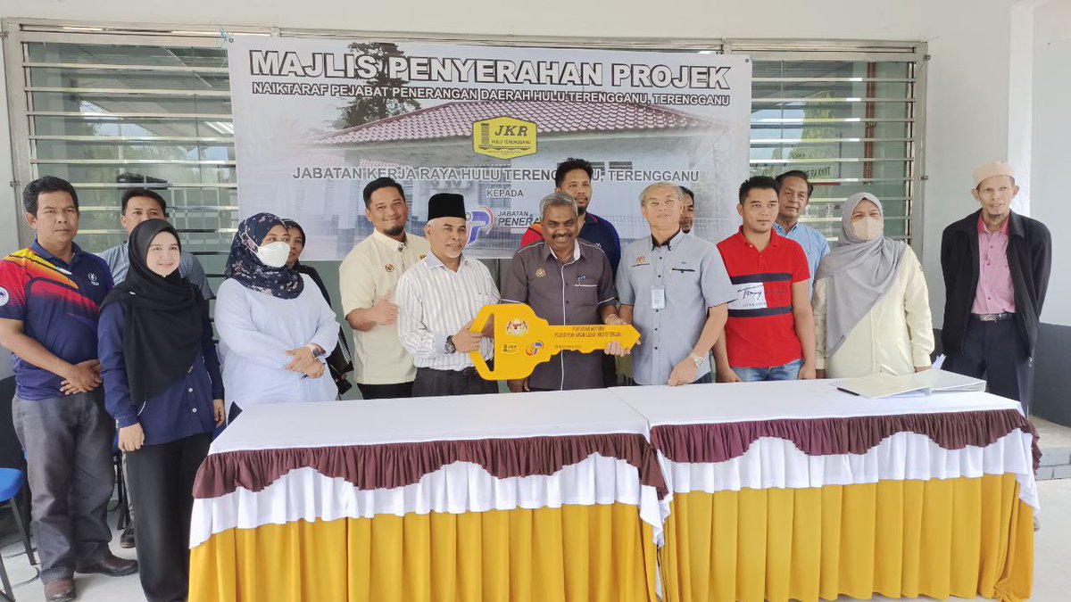 Majlis penyerahan projek naiktaraf Pejabat Penerangan Hulu Trg <a href="/IrMohdkhairie/">Ir. Mohd Khairie Bin Hasan</a> kpd En.Sait Yaman <a href="/JapenTerengganu/">Jabatan Penerangan Negeri Terengganu</a> disaksikan Oleh Pengarah Kanan Pengurusan <a href="/JPenerangan/">Jabatan Penerangan Malaysia ❤️🇲🇾</a> En.Devaraj a/l Subramaniam.
<a href="/IrZulkefly/">Mohd Zulkefly S</a>
<a href="/IrHjMdridzwan/">IrHjMdridzwan</a>
<a href="/HasliJKR/">Hasli Ibrahim (Ir. Dr.)</a>
<a href="/JkrMalwi/">MOHAMAD ALWI MAT ZIN</a>
<a href="/MOWorks/">でやんす</a>
<a href="/JKRMalaysia/">JKR Malaysia</a>
<a href="/JKRTerengganu/">JKR Terengganu</a>