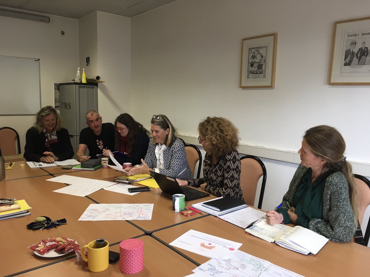 CardieNice's tweet photo. ♻️🤹🏻♀️🩰🎭🎼 Il s’en passe des choses passionnantes au @CollegeLeotard ! Visite #CardieNice avec @CroisonnierH sur la pérennisation d’un projet ambitieux #EDD #ArtsDuSpectacleVivant.
Une dynamique d’équipe impressionnante🤩 ! Au service de la culture pour tous en #REP
👏👏👏 https://t.co/XPde0f6Ef6