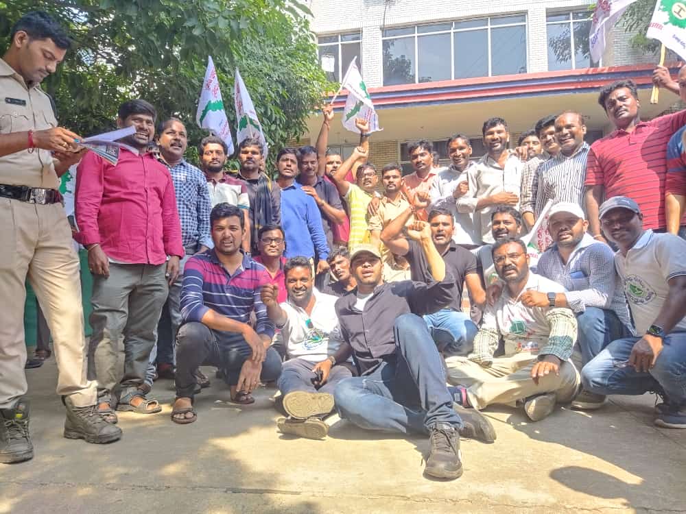 Shivazeeindala1's tweet photo. Arrested for my steel plant
Save vizag steel plant from privatization https://t.co/n5BURqSIaM