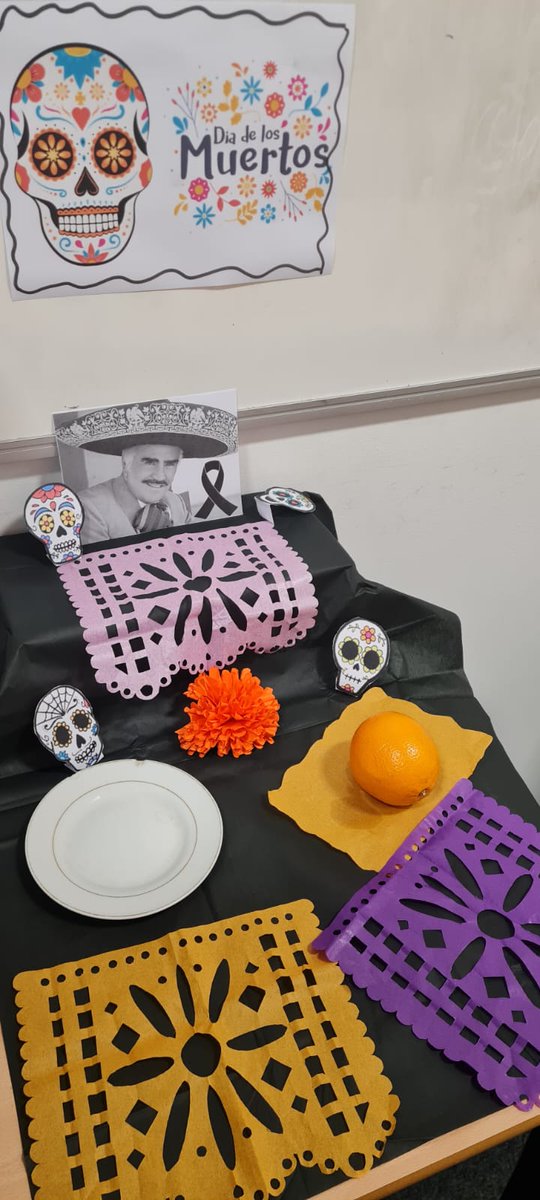 ForgeValleyMFL's tweet photo. Gracias a Estefane  - nuestra asistente de conversación de México - por crear este altar magnífico para el Día de los Muertos 💀🇲🇽 https://t.co/DsSVVLeVUU