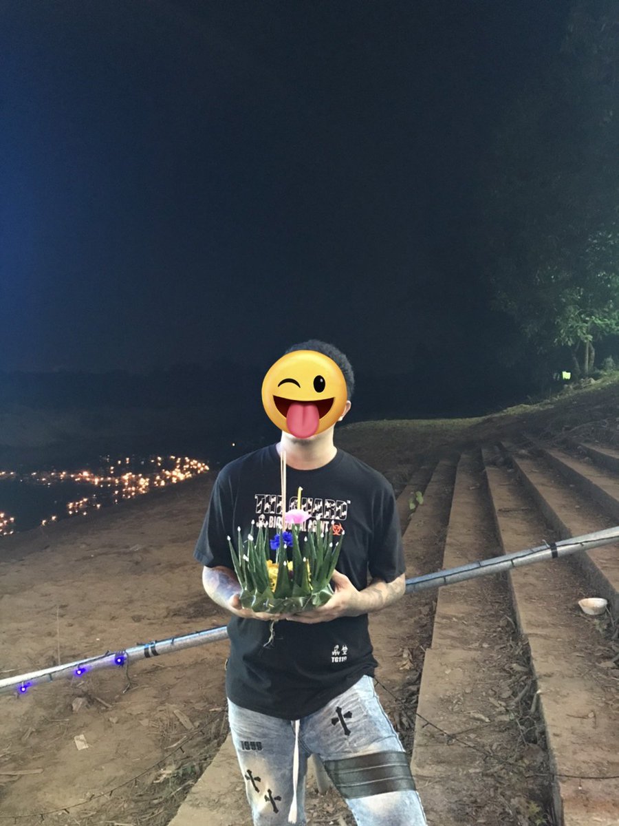 toppaahh's tweet photo. เมื่อคืนไปลอยกระทงเกือบโดนส้นตีน
555555 #กําแพงเพชร https://t.co/kuXPHKOBi3