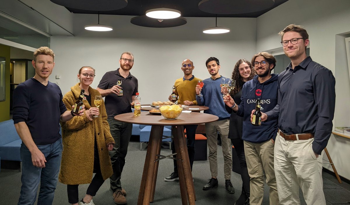 Yesterday, Raphael Beckmann successfully defended his Master's Thesis on the exploration and explanation of behaviors of instance selection strategy for data labeling. Congratulation from the IVDA team 🥳 #IVDA #visualanalytics #datalabeling