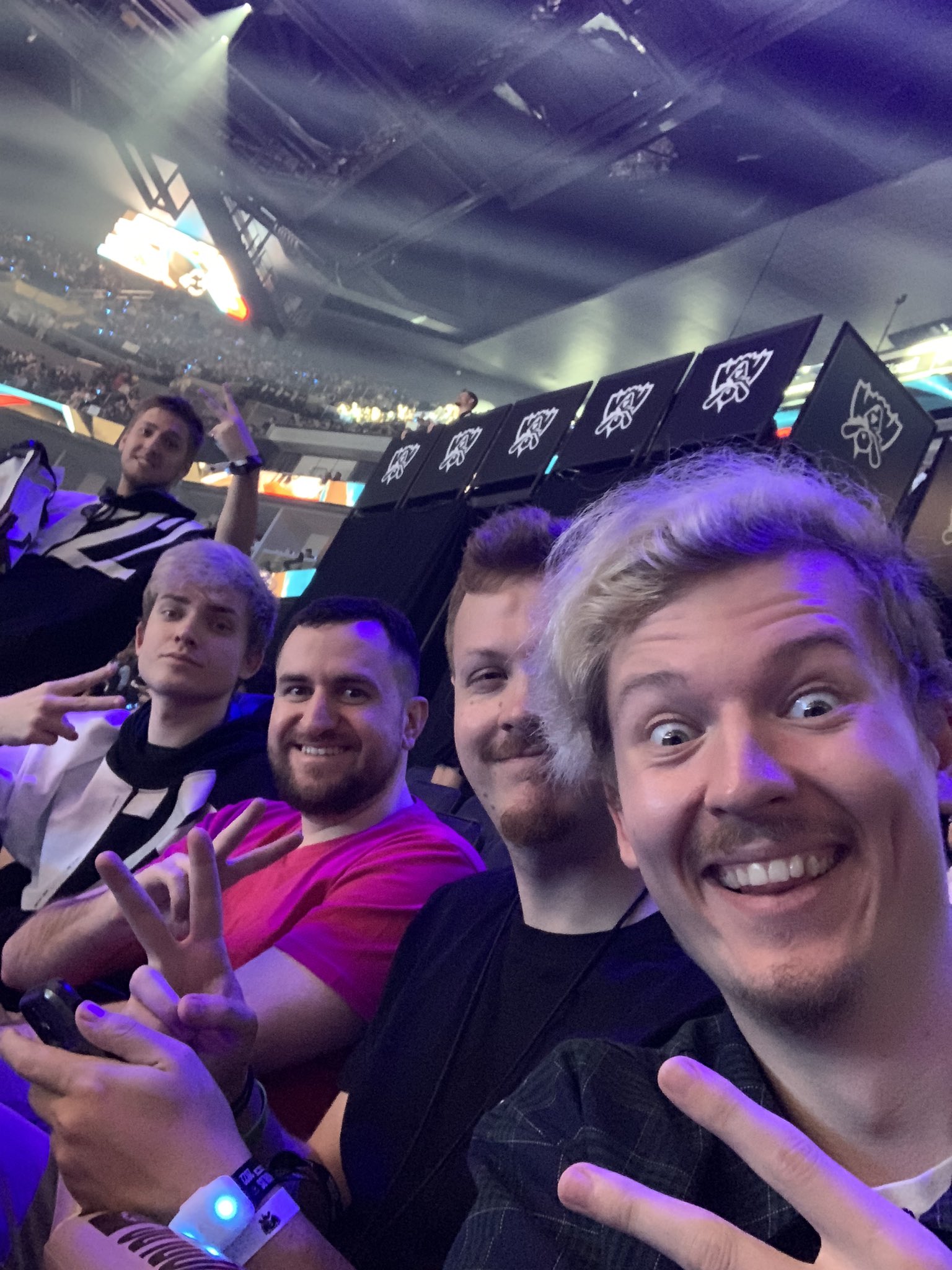 Tweets with replies by Kesha (@KeshaEuw) / Twitter