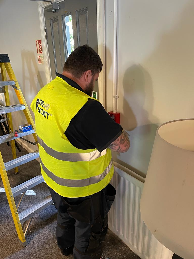 SRFireandSecur1's tweet photo. Work continues at Belfast Bible College 🚨 A project that's an example of our wraparound service  👉

WE SUPPLY &amp; INSTALL:
🔥 Fire alarm systems
🔥 Fire extinguishers
🔥 Fire alarm maintenance
🔥 24-hour remote monitoring
🔥 Fire detection systems

https://t.co/nlouCbfSa5 https://t.co/oWdHDVJ75c