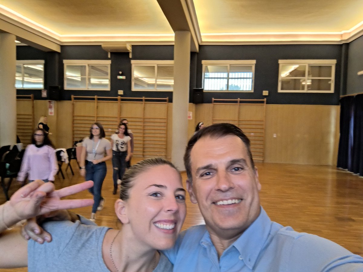 Que contento de q #proyectoepi de <a href="/FundacionCepaim/">CONVIVE Fundación Cepaim</a> y <a href="/PedroOrtn2/">Pedro Ortín</a> llegara al centro hace ya 5 años, uno de los pilares del proyecto de emprendimiento y hhbb de <a href="/CESSamaniego1/">Cooperativa de Enseñanza Samaniego</a> que tantos éxitos nos está dando,ayer aprendiendo junto a #compañerasrebonicas #mitrabajomola <a href="/Encarni222/">Encarni</a>