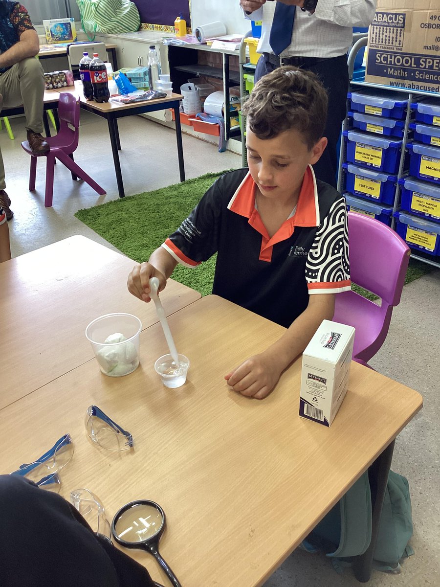 PollyFarmerFdn's tweet photo. Carlton School #learningclub students in Port Augusta being challenged by STEM expert @Annaritzy to explore their critical and creative thinking, problem-solving, collaboration and teamwork through hands-on #STEM learning experimentation activities #pollyfarmerfoundation https://t.co/IIXiQqgN4A