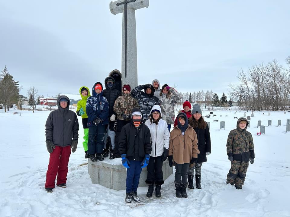 SchoolMckitrick's tweet photo. McKitrick grade 6 students went to the Veterans' gravesites in North Battleford to honour and thank those who fought for our freedom in Canada. They placed Canada flags and markers amoung the graves and learned more about why we celebrate Remembrance Day.   #RemembranceDay2022 https://t.co/FwUWqLIzvG
