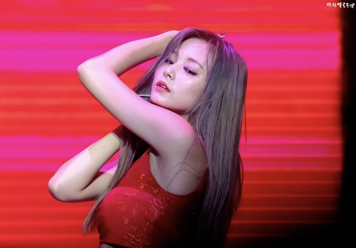 tzuyu moments that could kill a sapphic (@tzuyusapphic) on Twitter photo 