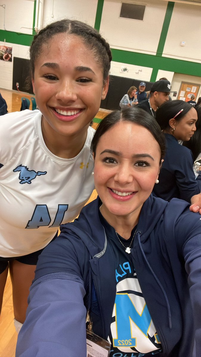 CassandraRRodr1's tweet photo. A BIG congratulations to Amare this evening on achieving a major accomplishment! Coach Doffing presented her with a banner highlighting her 1,000 Career Kills. 
Way to go, Amare! 💙🏐💛
@Pride_Mustangs @McAllenMemorial @mustangs2024 https://t.co/kTyVZfTR2Z