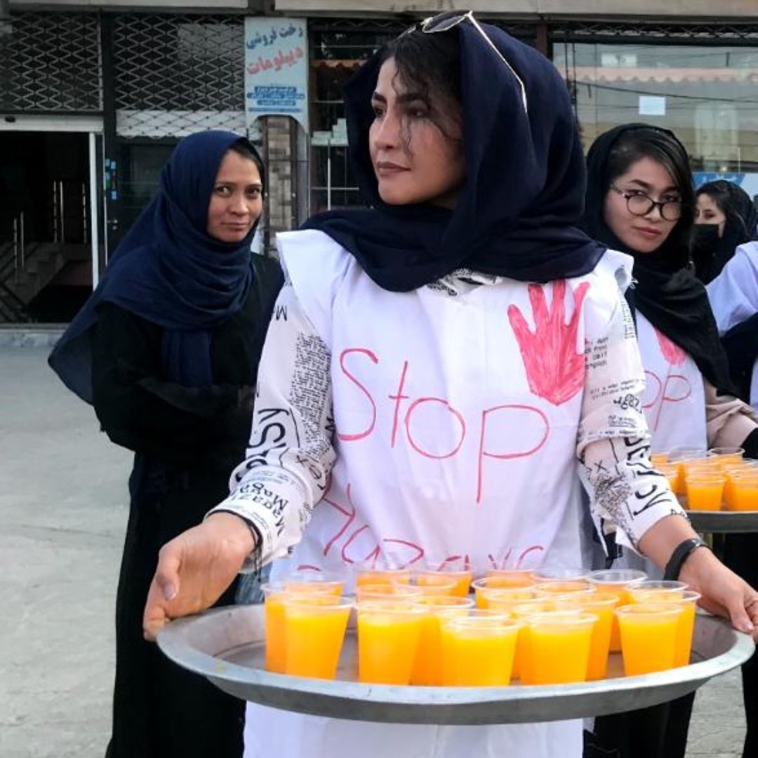 somayahaqjo1's tweet photo. تنها چیزی که میدانم این است:
تن من مملو از زخم است
و هنوز روی پاهای خودم ایستاده ام...
#StopHazaraGenocide https://t.co/OaISvoSJst