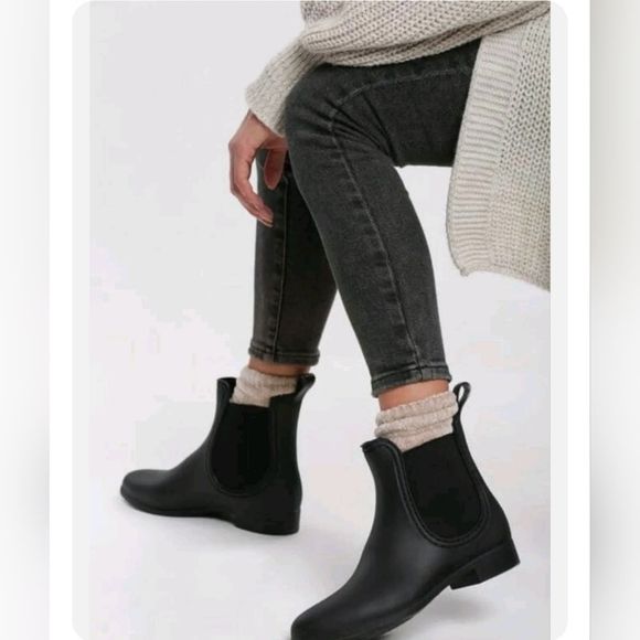 So good I had to share! Check out all the items I'm loving on <a href="/Poshmarkapp/">Poshmark</a> from @sassykitty23 #poshmark #fashion #style #shopmycloset #thaliasodi #dobe #jeffreycampbell: posh.mk/xK2EqJ21Nub