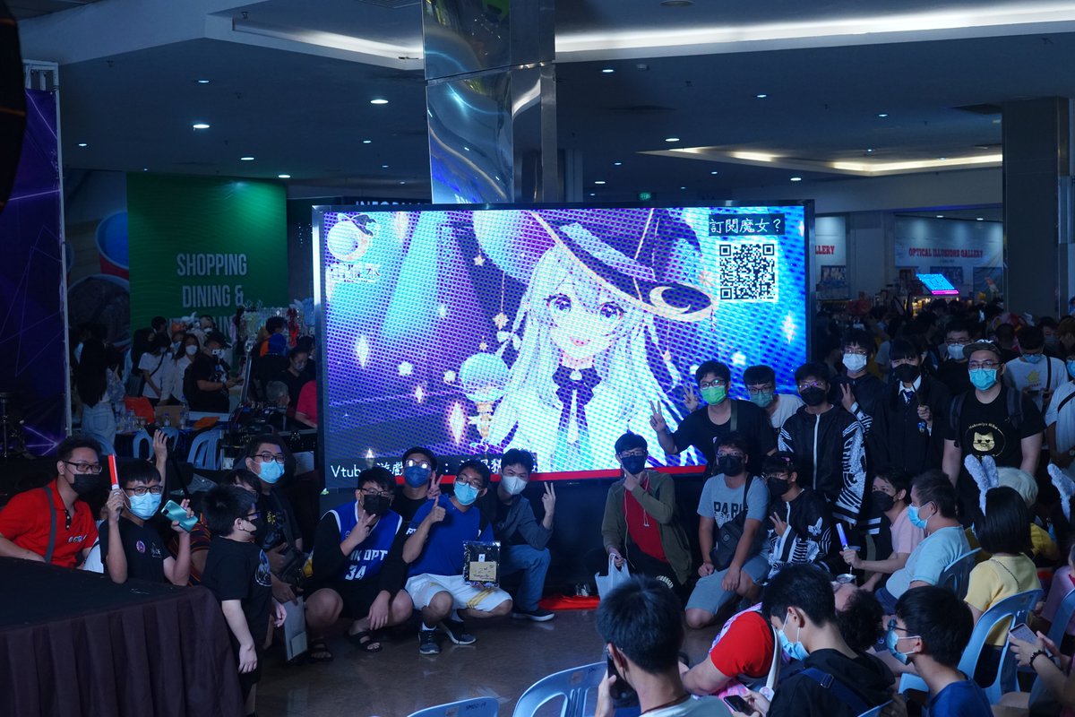 RheaCorey16's tweet image. 【#SuteraAnimeFest2022】
感謝愛畫幫忙拍的大合照！

這次的活動多虧了主辦努力地安排，工作人員的幫忙，主持人的協助 
然後！最重要的是！
草精靈們的支持與打call 😭🫶

這次活動真的很開心
尤其説到大合照的時候
大家願意過來一起拍照真的非常開心
我會非常非常珍惜這兩張照片的！🥹