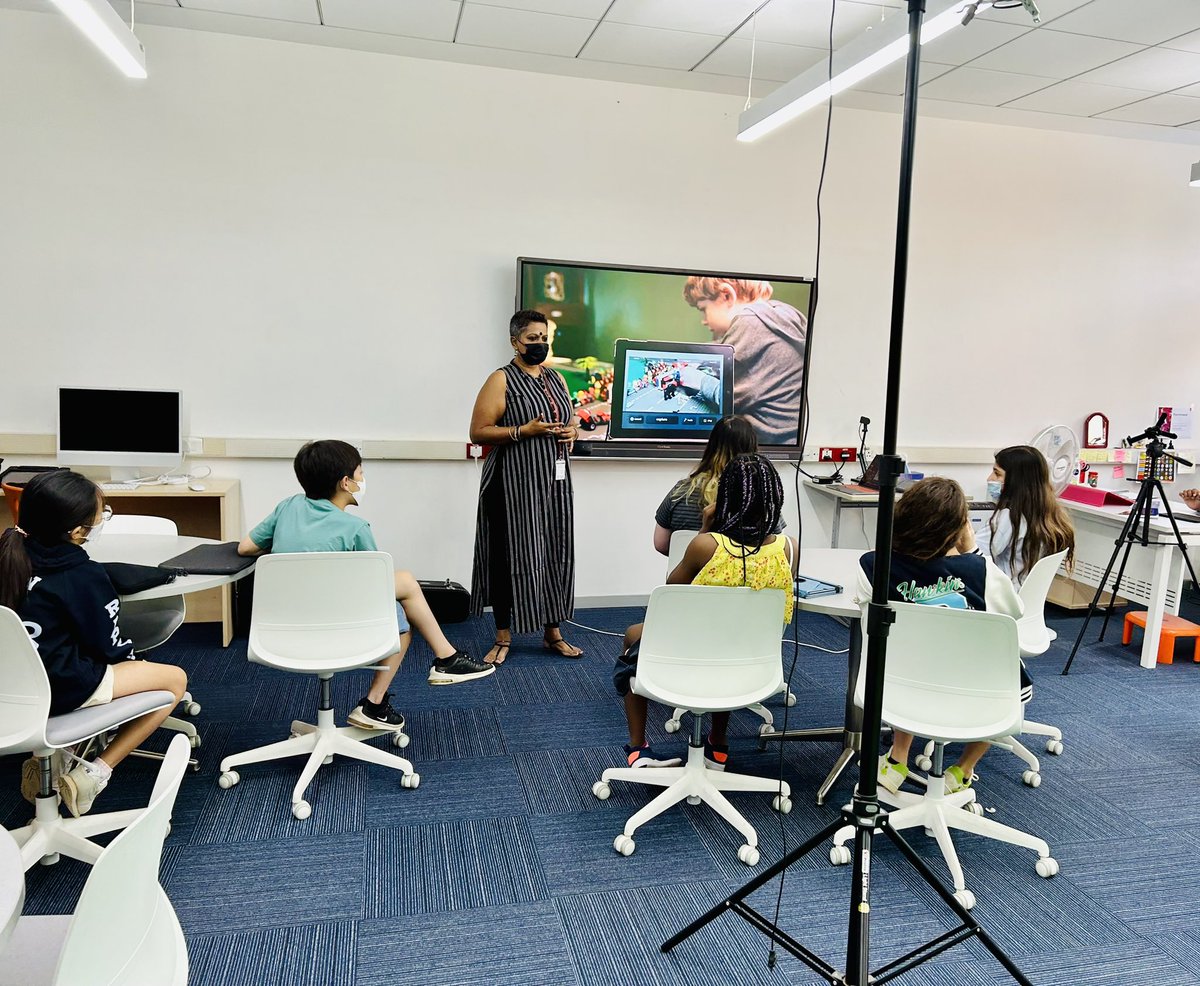 AISCTechnology's tweet image. Grade 5FA students learning the nuances of Digital Storytelling from Bernajean Porter #AISCTech #AISCGrade5 @vpriyatech @BernajeanPorter