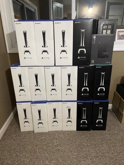 MikeyP5Stocks's tweet photo. 🔔Hello everyone If you still need a #PS5? Give me a DM and let’s get one shipped out to you for Retail price!! Message me for more details about shipping and Etc. #Walmart 

🏷PS5 Standard Disc edition $500 

🏷Digital PS5 Edition $400 

#PS5 #ps5restock #GodofWarRagnarok https://t.co/wmw3cz39EK