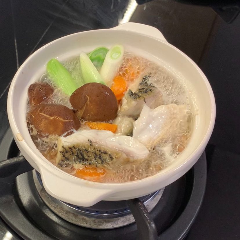 TORA_HOMECOOK's tweet photo. 日本男生做了日式鱈魚火鍋。
Japanese guy cooked Cod fish hot pot.
鱈ちり作りました.
#日式火鍋
#日本家庭料理
#japanesedish
#japanesehotpot
#tarachiri
#japaneserecipe
Follow @TORA_HOMECOOK
Check recipe here 做法 https://t.co/rf0HK8cnqr https://t.co/2v5JpCBeJf