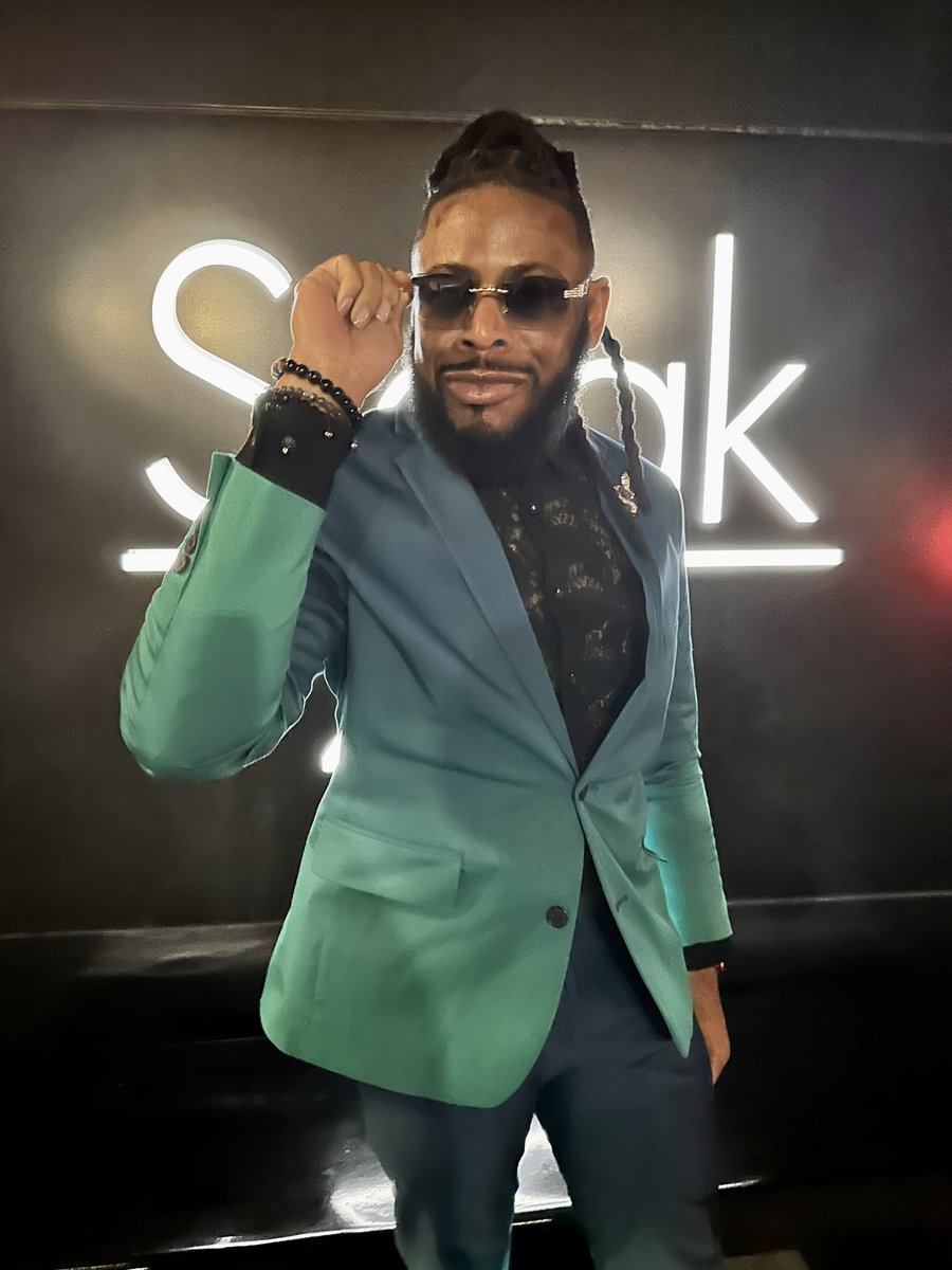 stylistcantony's tweet photo. Happy 44th Birthday to Me!!!!
#eldercam #sirDOC
#CAntony #TheCAntonyStylingLab #GQ #CustomFashion #CustomWear #Trends #Dapper #ManOfStyle #MensWear #MensFashion #style #fashion #StyleExpert #menstylist #elderCAM #sirDOC https://t.co/wjf3I9V89I