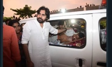 AmaravatiMedia_'s tweet photo. RIP Sathi Babu 🙏 !! His last wish was to meet @Pawankalyan &amp; it happened 10 days back 🥺♥️
https://t.co/N2I0j6JbGx