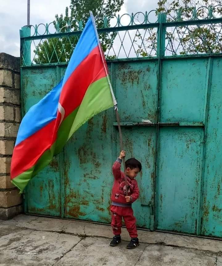 Bayraq mənliyimdir, Bayraq kimliyim...
Bayraq öz yurduma, öz hakimliyim!🇦🇿
BAYRAMIN MÜBARƏK AZƏRBAYCAN!
#MüstəqilAzərbayCAN #BütövAzərbayCAN #ŞanlıBayrağımız 
#QürurGünümüz  #9Noyabr1918 #9Noyabr2022