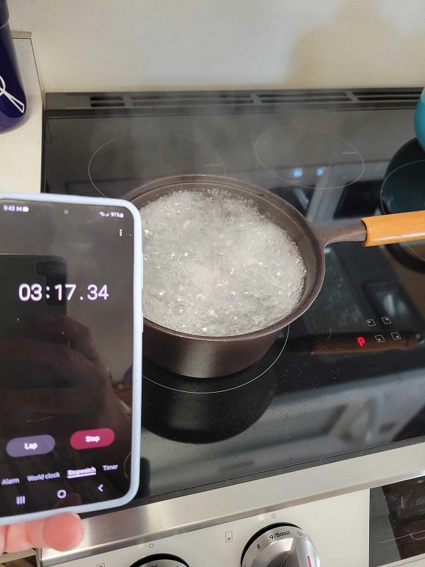 ChargingCycles's tweet image. Whoever said "A watched pot never boils" clearly did not have an induction stove. 4 cups boiled in less than 4 minutes #samsung  #cookingwithoutgas #induction