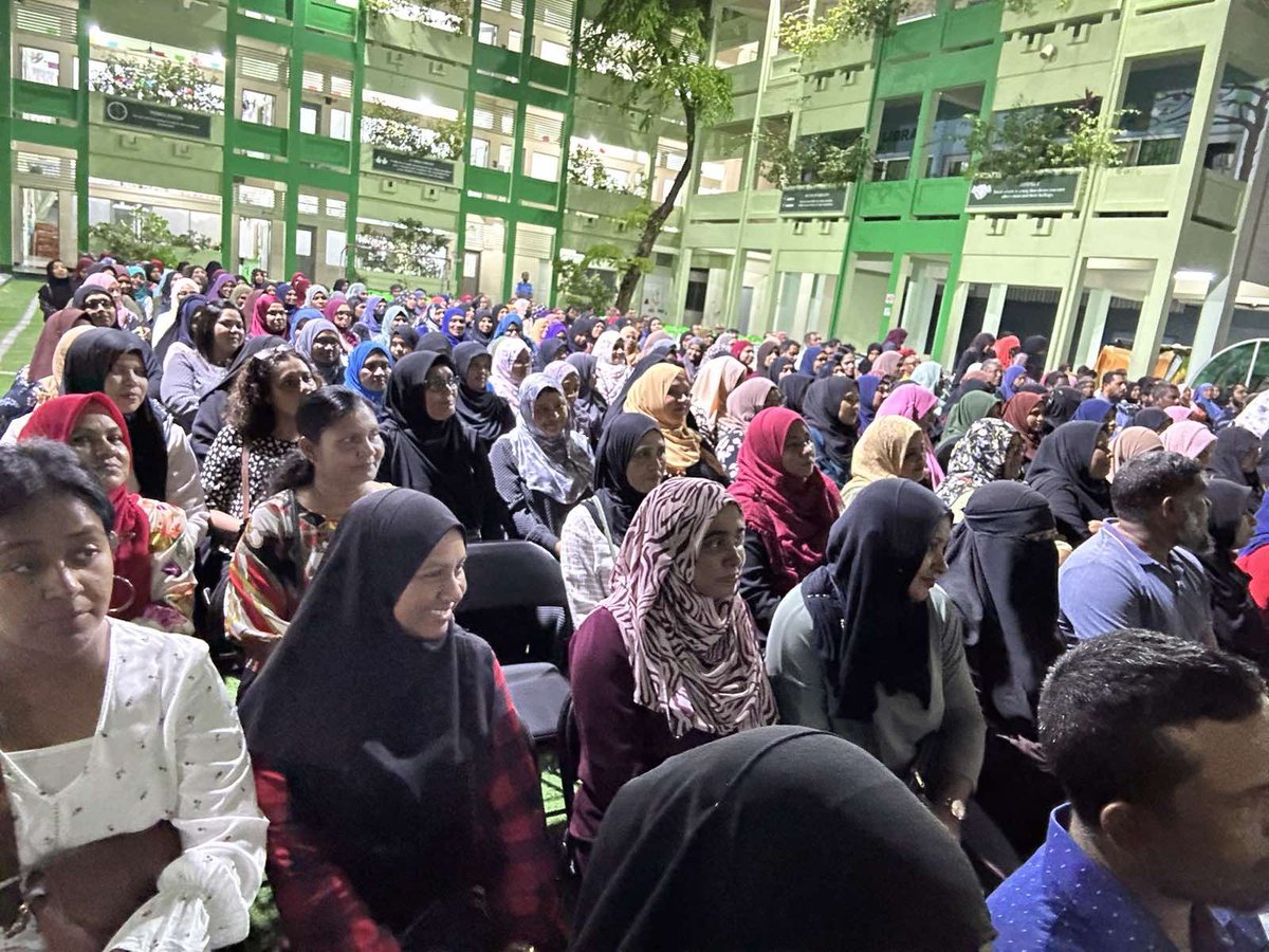 kalaafaanu_mv's tweet photo. Traffic Awareness Session conducted by @TrafficPoliceMv to all the parents and teachers of Kalaafaanu School. 👍👏💚✅
@MoEdumv @aisthly @rah8121 @PoliceMv 

#PoliceMv
#RoadPoliceMv
#RoadSafety
#Rakka2022
#Amalundhakkaanan https://t.co/ajsTiDQBOe