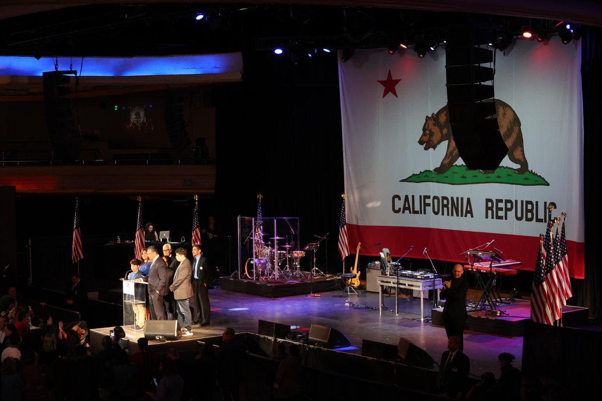 AlexPadilla4CA's tweet image. Thank you, California. I am honored and humbled by the trust that you have placed in me today.
This victory belongs to every Californian who believes in the American Dream, and who is ready to fight to keep that dream alive.