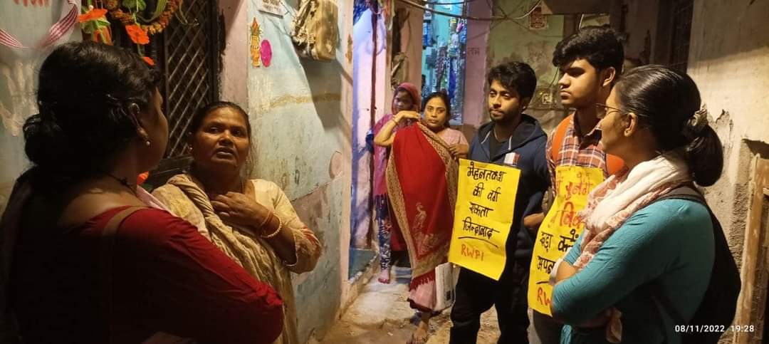 rwpidelhi's tweet photo. बीते दिन भारत की क्रान्तिकारी मज़दूर पार्टी के कार्यकर्ताओं द्वारा शाहाबाद-डेरी वार्ड नं-28 के पाँच मन्दिर इलाक़े में घर-घर जाकर अभियान चलाया गया।
#rwpi #mazdoorparty #MCDElection #DelhiElection #elections https://t.co/CkN0BsdW8Y