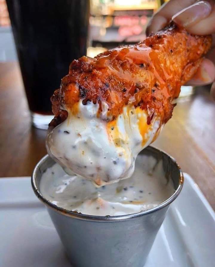 FoodHubgvo's tweet photo. I'm craving for Unli Chicken wings! 🤤😍 https://t.co/yDCyc9DmUA