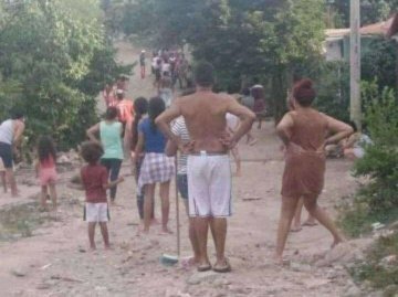 mayk_ky15's tweet photo. O povo do Twitter entrando na tag OVNI pra ver oq tá acontecendo https://t.co/mKKUVdq31i