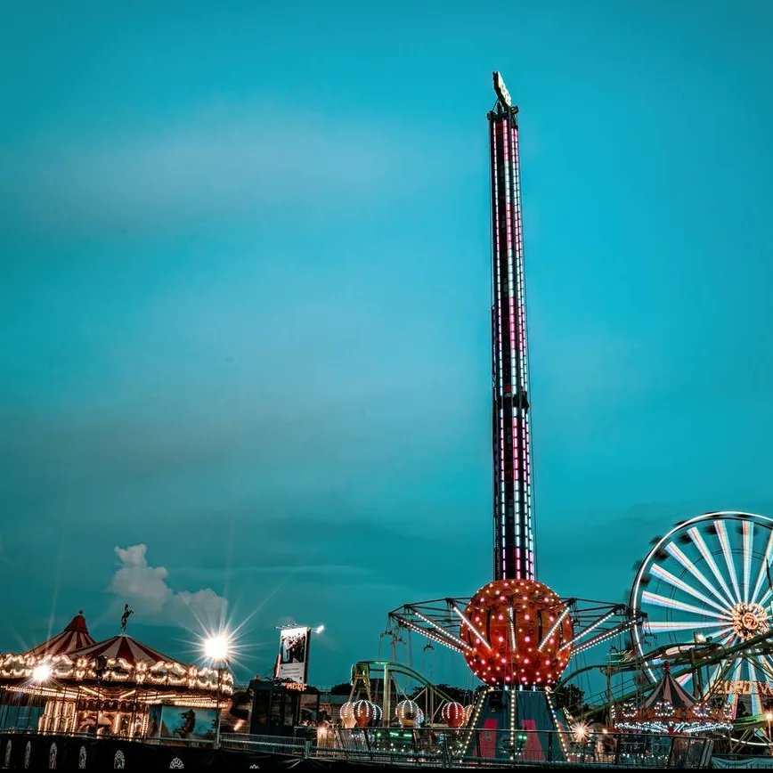 ellinnurclicks's tweet photo. Fun fair at night.. 🎡
#nightphotography #neonphotography #lightsphotography #illuminatedphotography #motionphotography #malaysiatrulyasia #funfairphotography https://t.co/de3PXSecUh