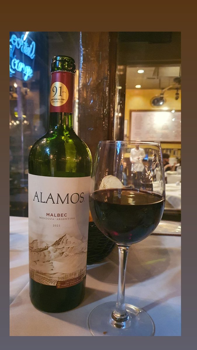 graciehdez's tweet photo. @ToneInToyland Me encanta! #teamMalbec https://t.co/qWdUmDwvTq