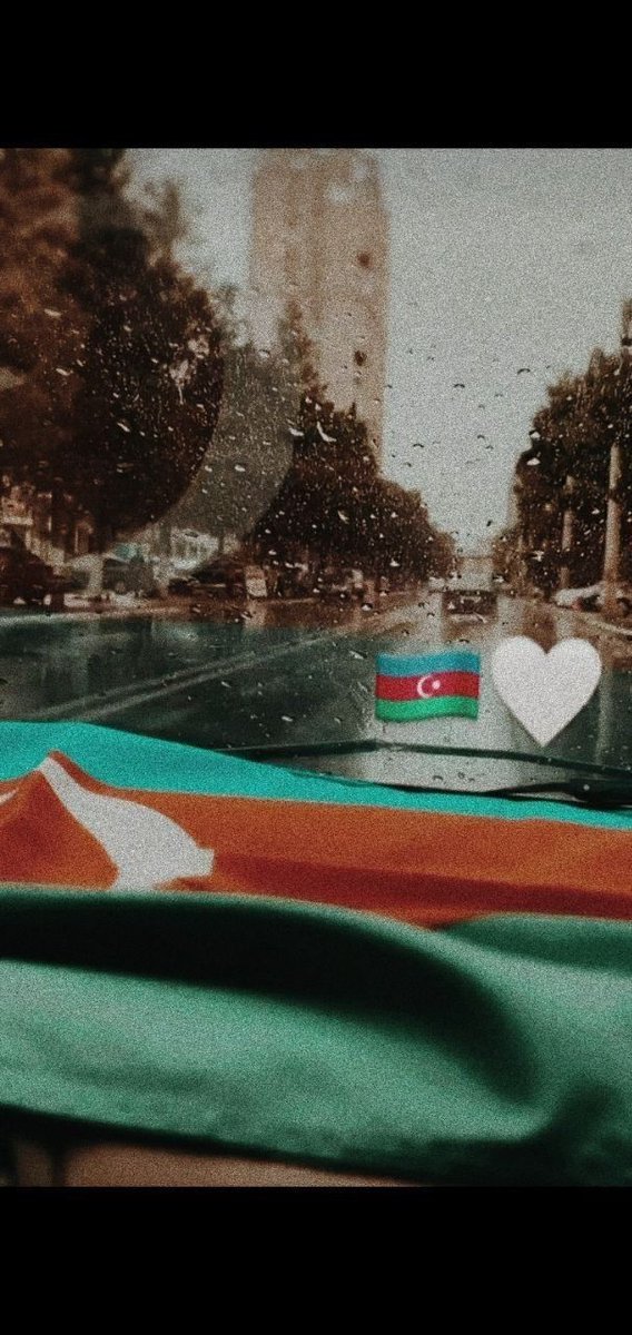 Köksümdə tufanlar gəldim irəli,
Öpüm kölgən düşən mübarək yeri!
Allahın yıldızı, o gözəl pəri,
Sığınmış qoynunda Aya, bayrağım!

9 Noyabr-Bayraq Günümüz mübarək!❤🇦🇿