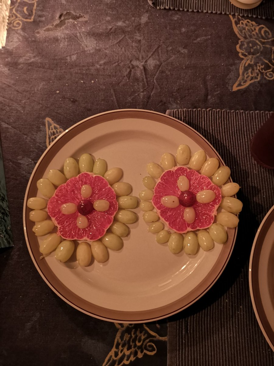 JuhaTenhonen's tweet photo. #äijäaamiainen #diy #hampurilainen #lihapullat #valio #arkigouda #toffolandia'n tuomisii #fazer #lemppari #perunamoniviljarieska #punalappusii #maire #maito #hetelmii #gefilusmehu https://t.co/FlhAlObIln