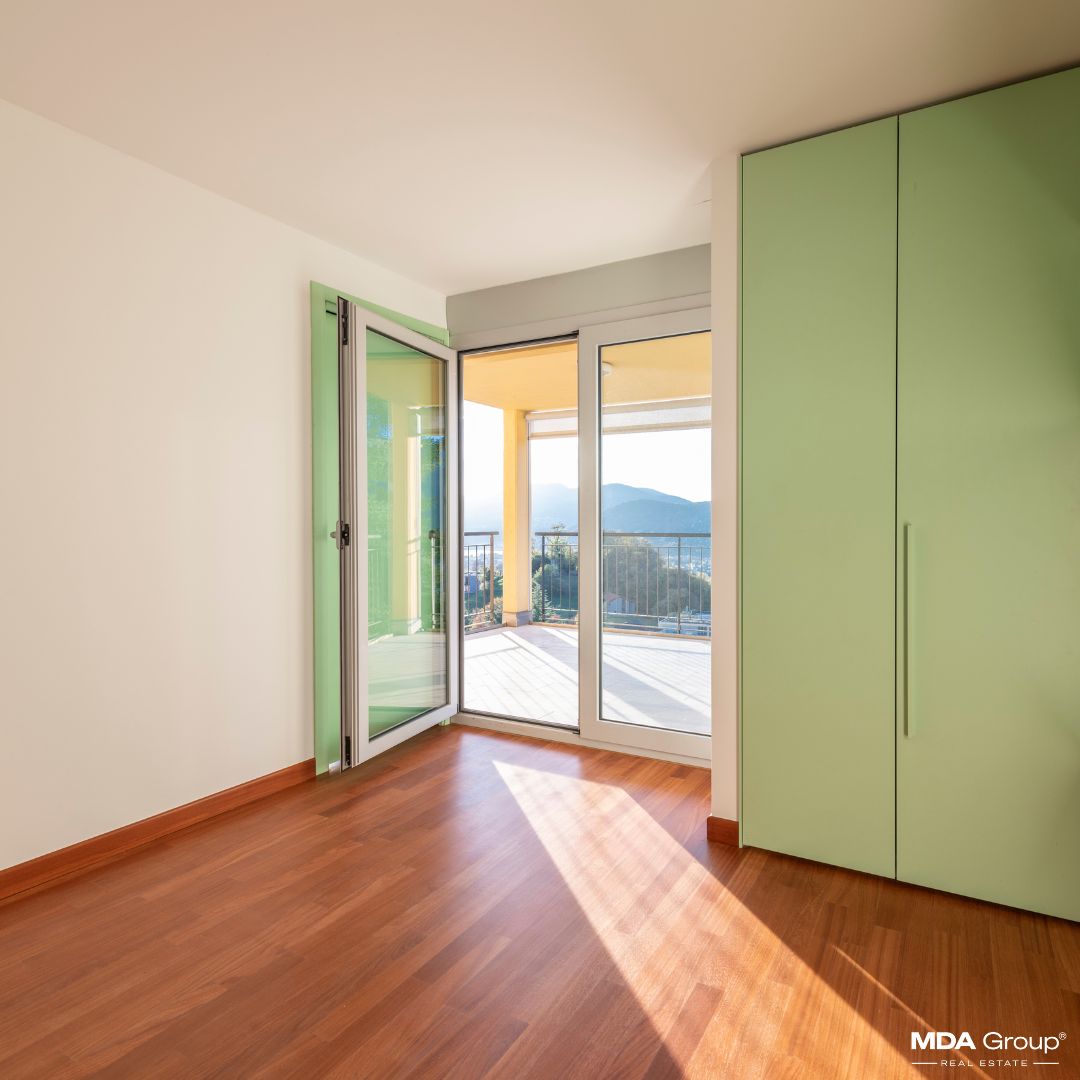 MdaRealty's tweet photo. Un'ampia terrazza da cui godere di una vista magnifica e tramonti da favola, massima tranquillità e spazi ben sfruttati.

| 📐 53 m2 | 🛀 1 | 🛌 1 | 🚗 1 | con terrazza e vista lago |

Contattateci per una visita! 
👉 COD. RIF. VMont78

#home #selling #realestate #lugano #swiss https://t.co/tMKjD5jeAW