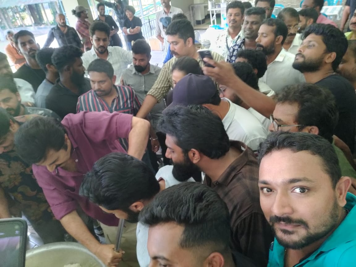 unnirajendran_'s tweet photo. Biriyani Love 💕

#Mammootty #Suriya #Jyothika https://t.co/mV8hxVxixk